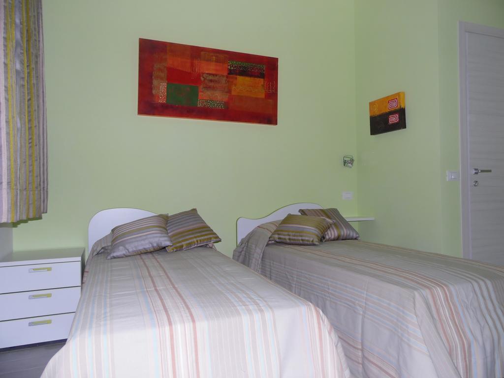 Bed and Breakfast La Roccia Bianca Realmonte Zimmer foto